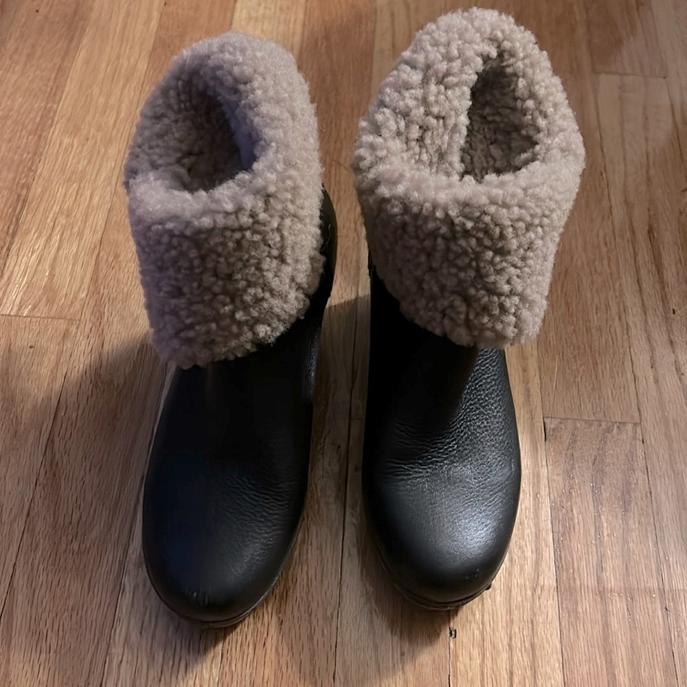 Ugg Amoret black fold boots, almost new! Super cute